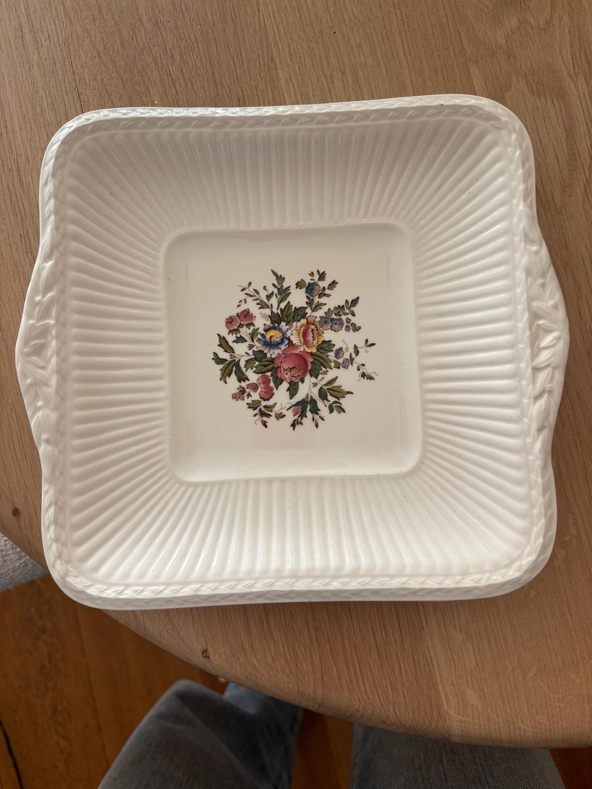 Wedgwood Conway schaal met bloemendecoratie, Ophalen