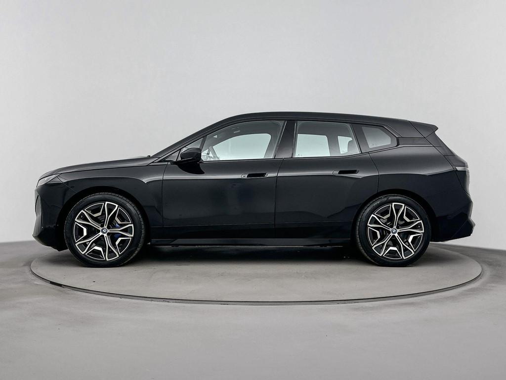 BMW iX xDrive50 Executive 112 kWh | M Sportpakket | Comfort, Automaat, 131 €/maand, 523 pk, Zwart