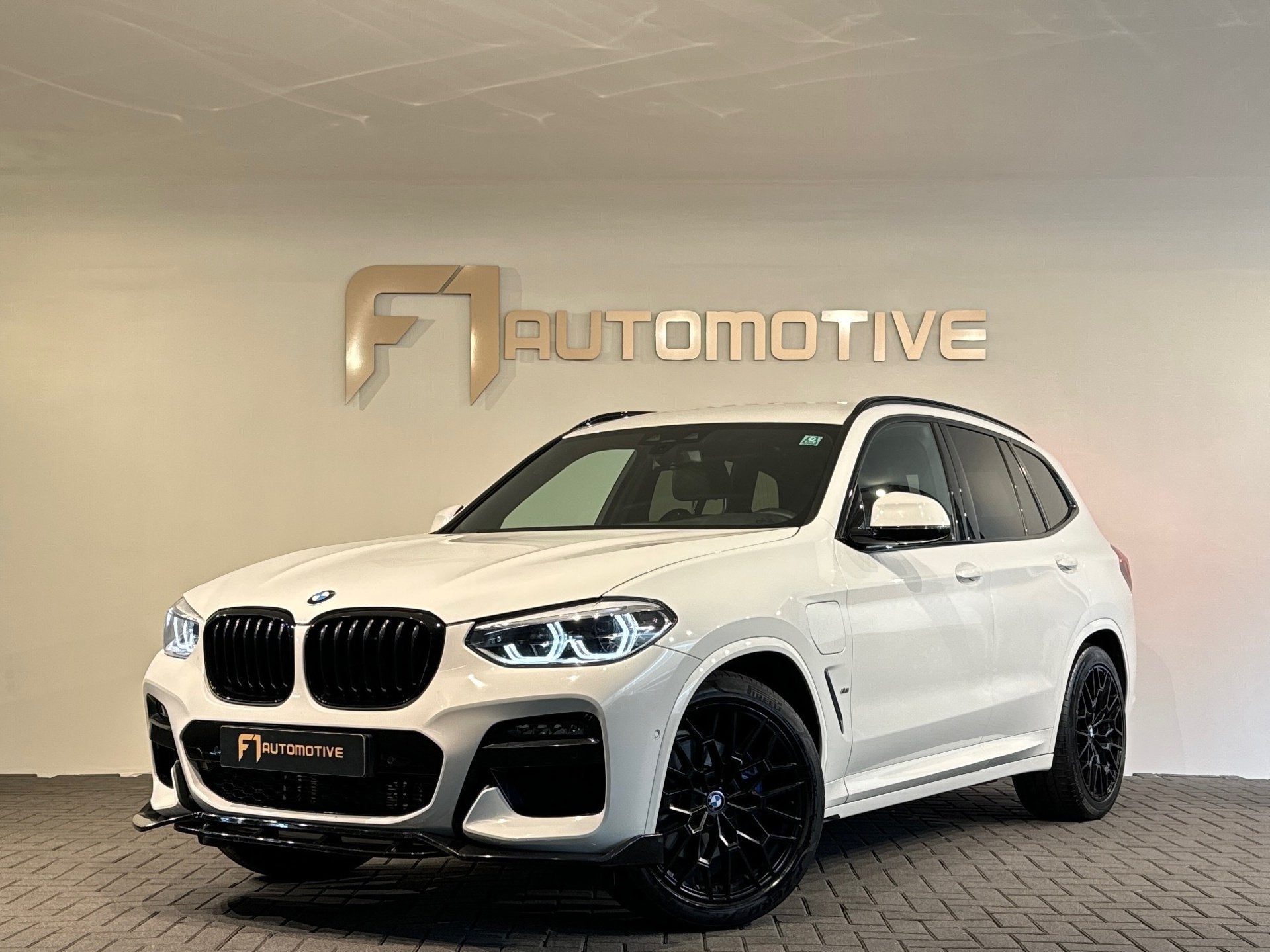 BMW X3 XDrive30e High Executive M Sport H/K|Crystal|Keyless, Gebruikt, 4 cilinders, 2000 kg, Wit