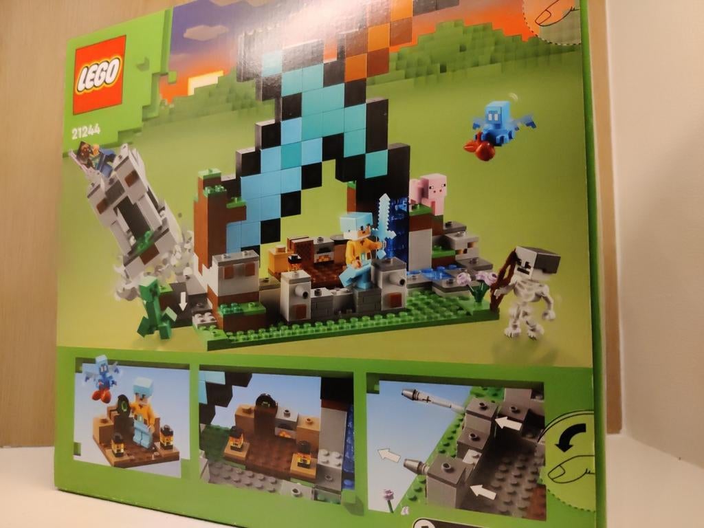 LEGO Minecraft 21244 The Sword Outpost Nieuw in doos, Minecraft, Lego, Nieuw, Ophalen of Verzenden