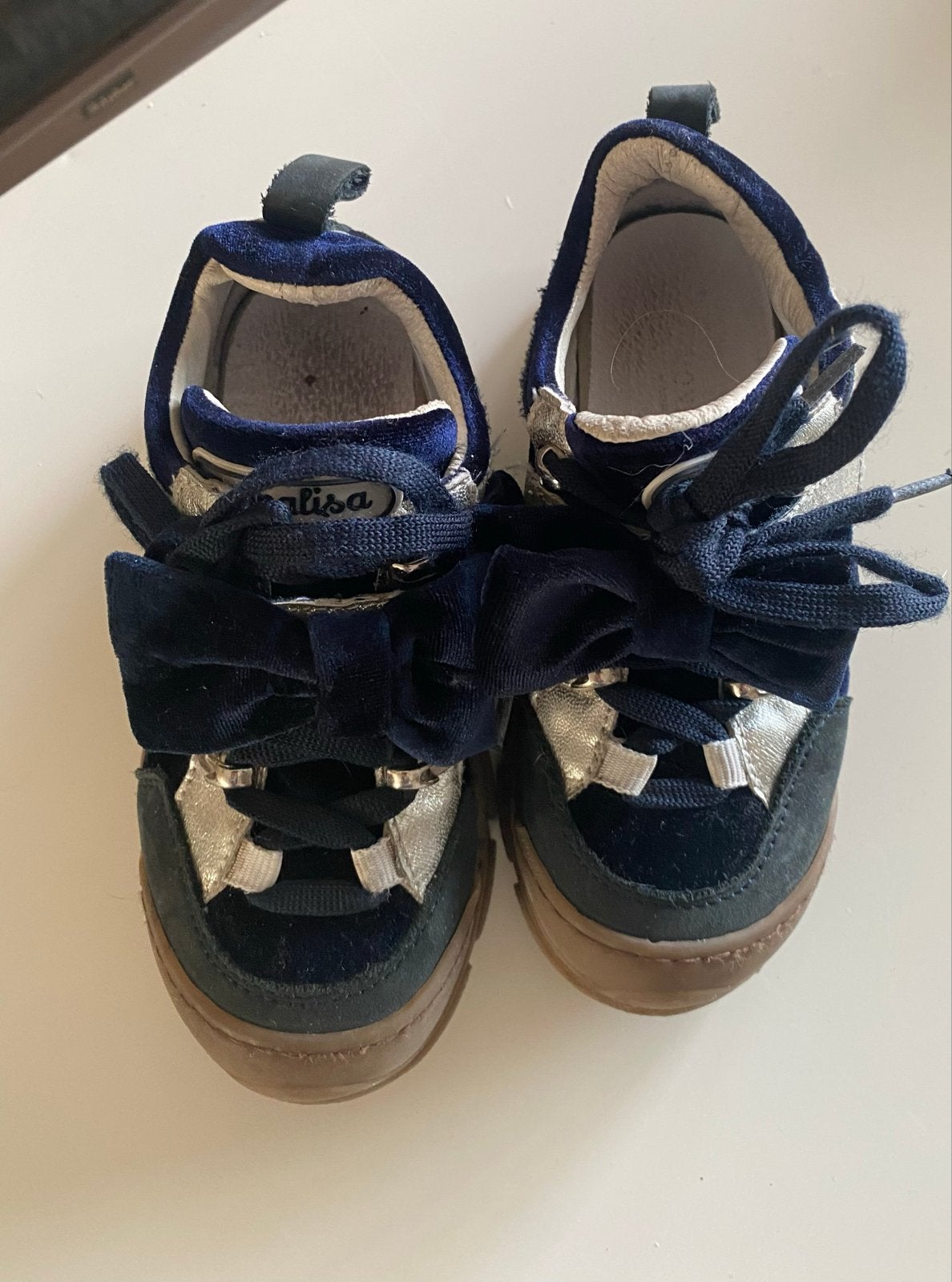 Monnalisa sneakers blauw glitter zilver suède strik maat 29, Kinderen en Baby's, Ophalen of Verzenden, Gebruikt, Meisje, Sportschoenen
