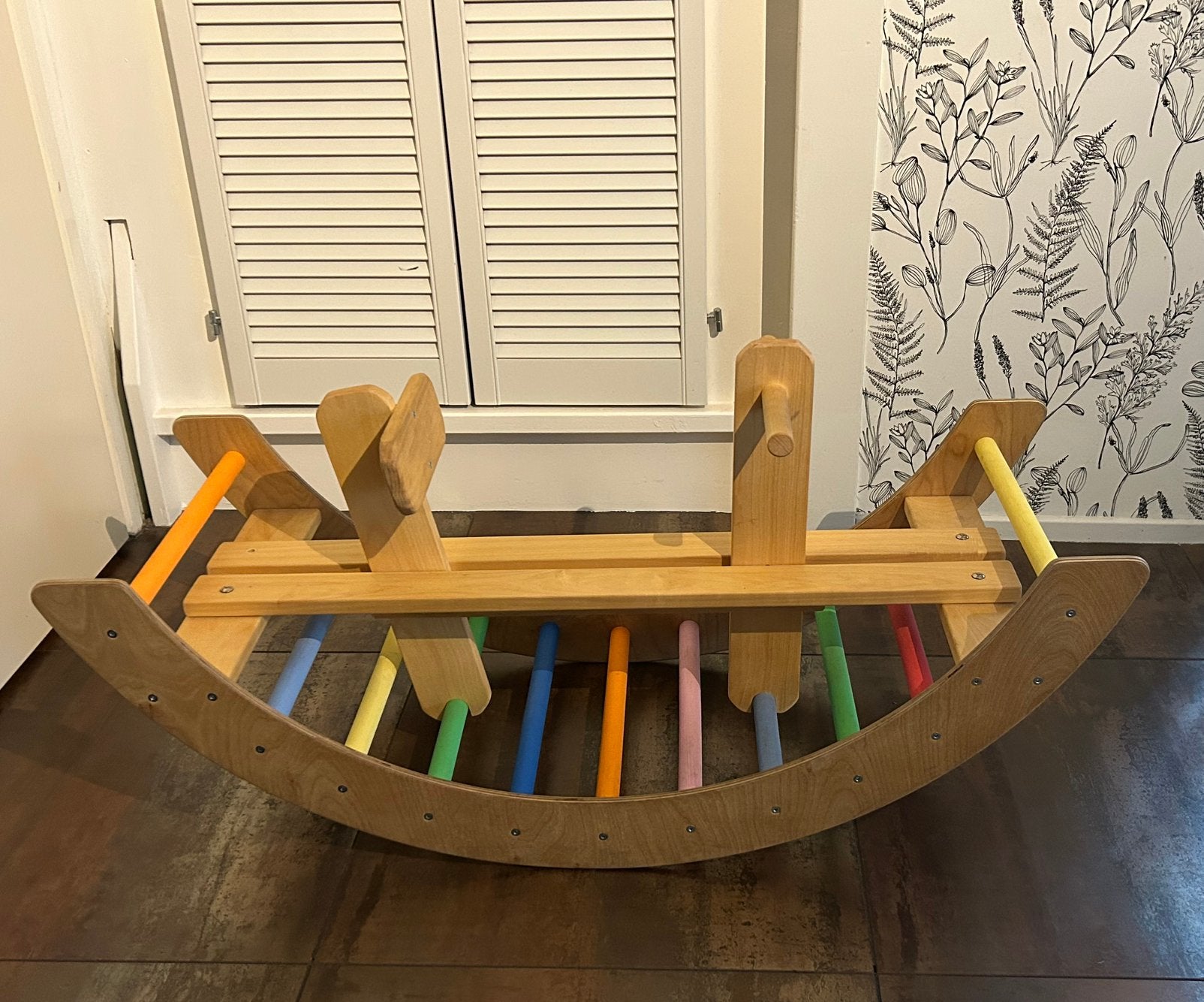 Houten regenboog wip, Ophalen, Zo goed als nieuw