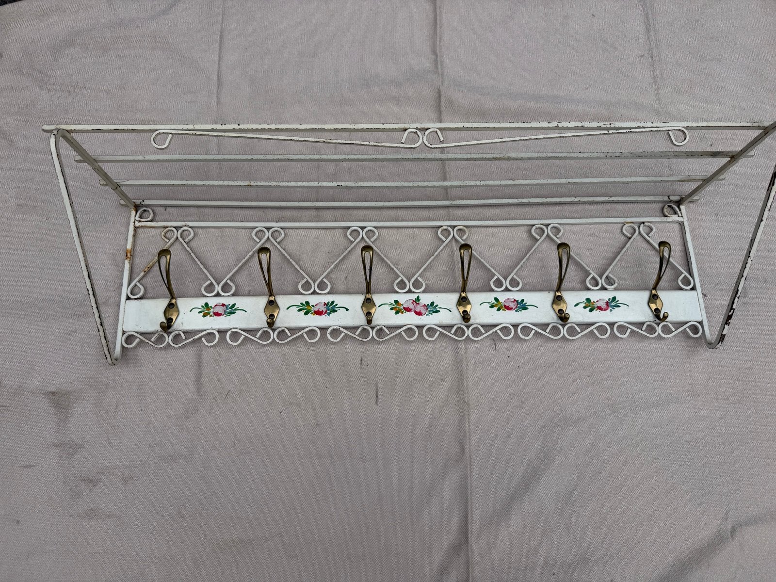 Vintage retro kapstok met hoedenplank en bloemmotief, Wandkapstok, Gebruikt, Ophalen of Verzenden, Minder dan 100 cm