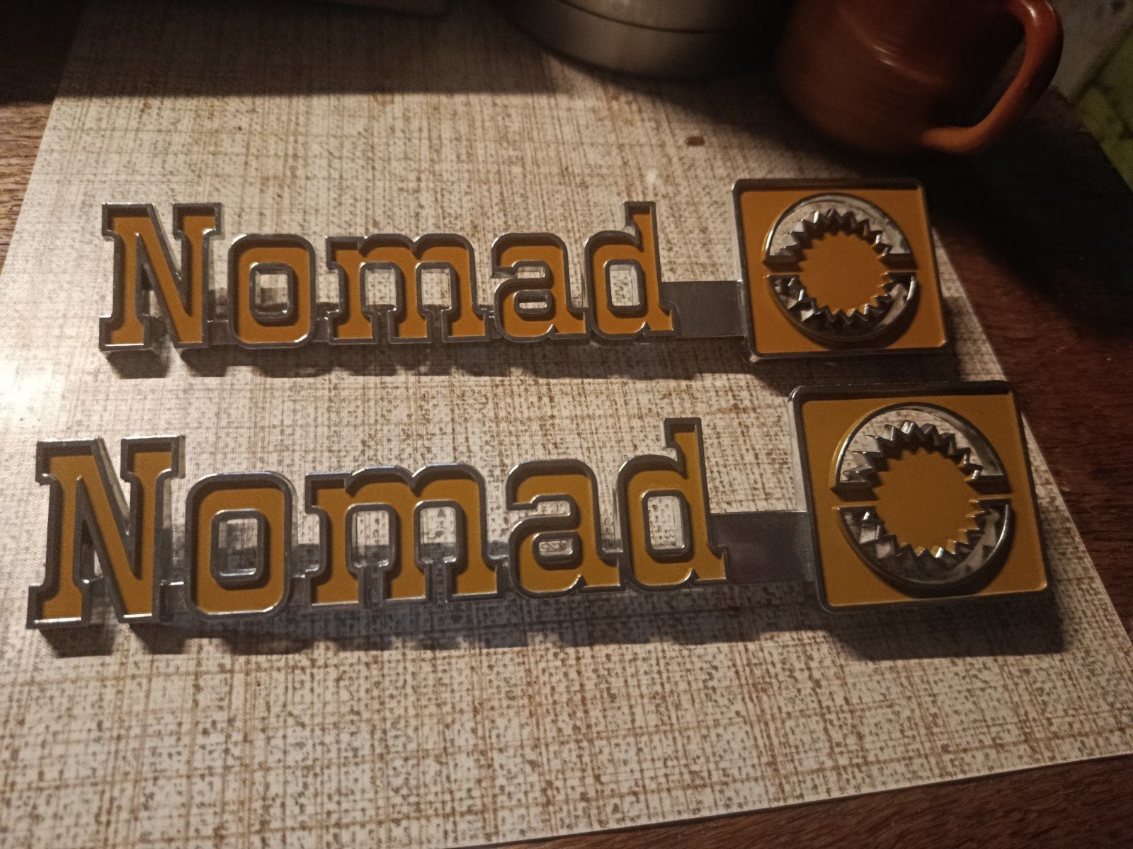 chevrolet g20 spatbord emblemen NOMAD...new old stock, Ophalen of Verzenden, Nieuw, Chevrolet