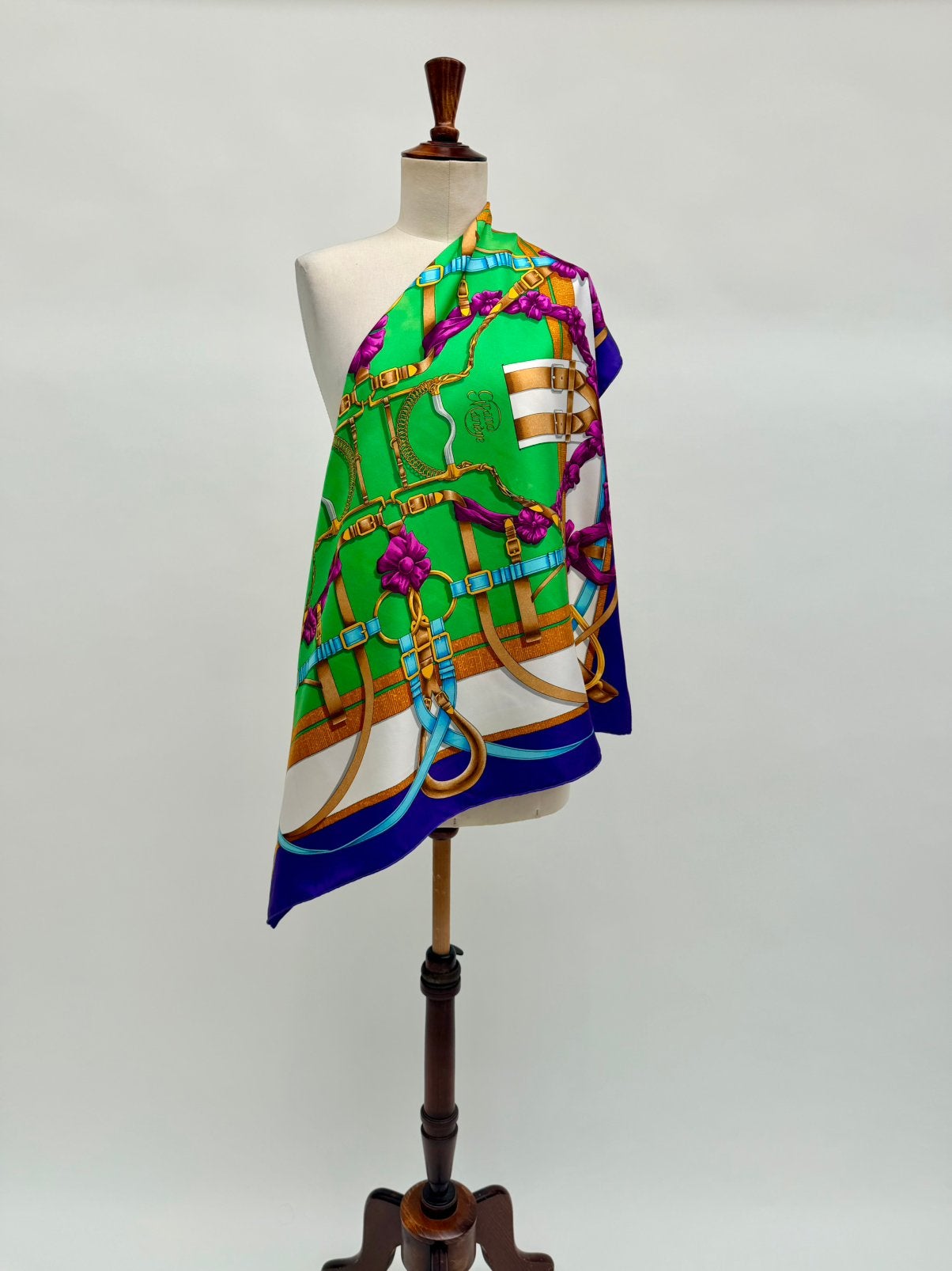 Hermès Carré 90 Grand Manège by Henri d’Origny Zijden Sjaal, Ophalen of Verzenden, Zo goed als nieuw, Maat 46/48 (XL) of groter
