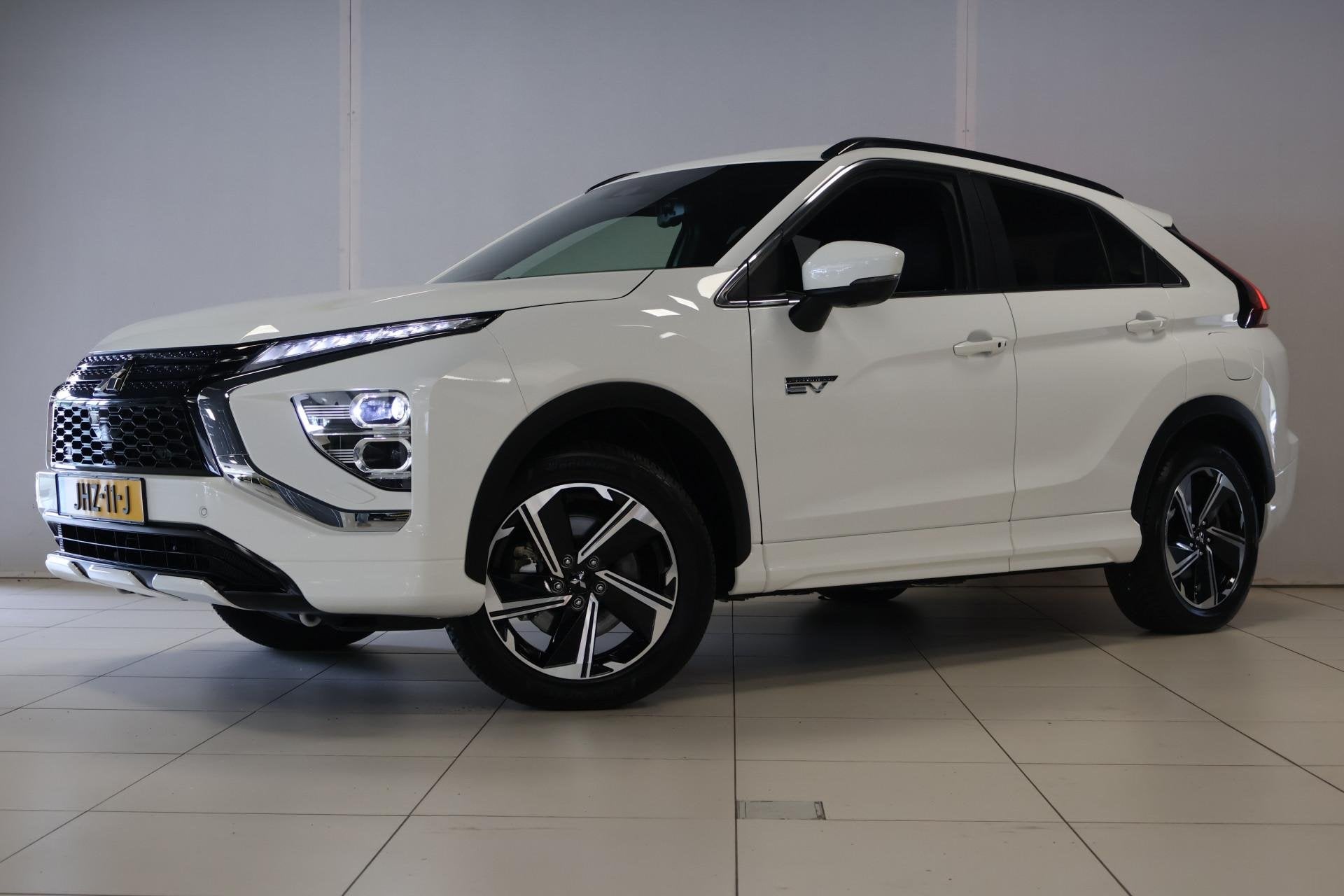 Mitsubishi Eclipse Cross 2.4 PHEV Intense+ ., Automaat, 188 pk, 4 cilinders, Wit