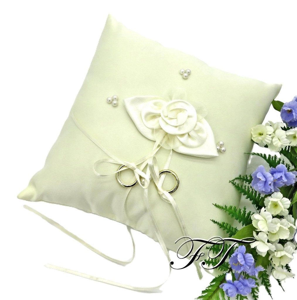 Elegant ringkussen voor bruiloft - crème met parels., Ophalen of Verzenden, Nieuw, Versiering, Geboorte of Huwelijk