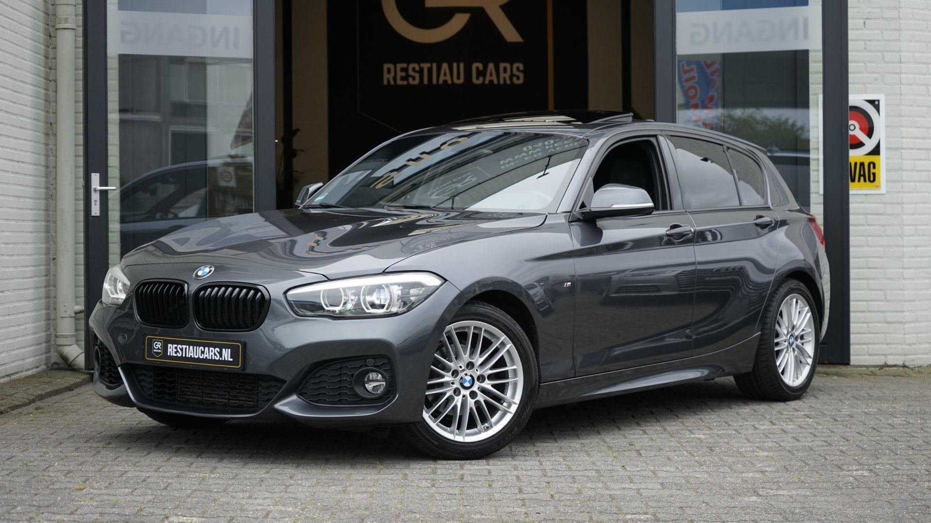 BMW 1-serie 118i M Sport Shadow Line AUTOMAAT|CRUISE|FULL LE, Gebruikt, Bedrijf, 650 kg, 3 cilinders