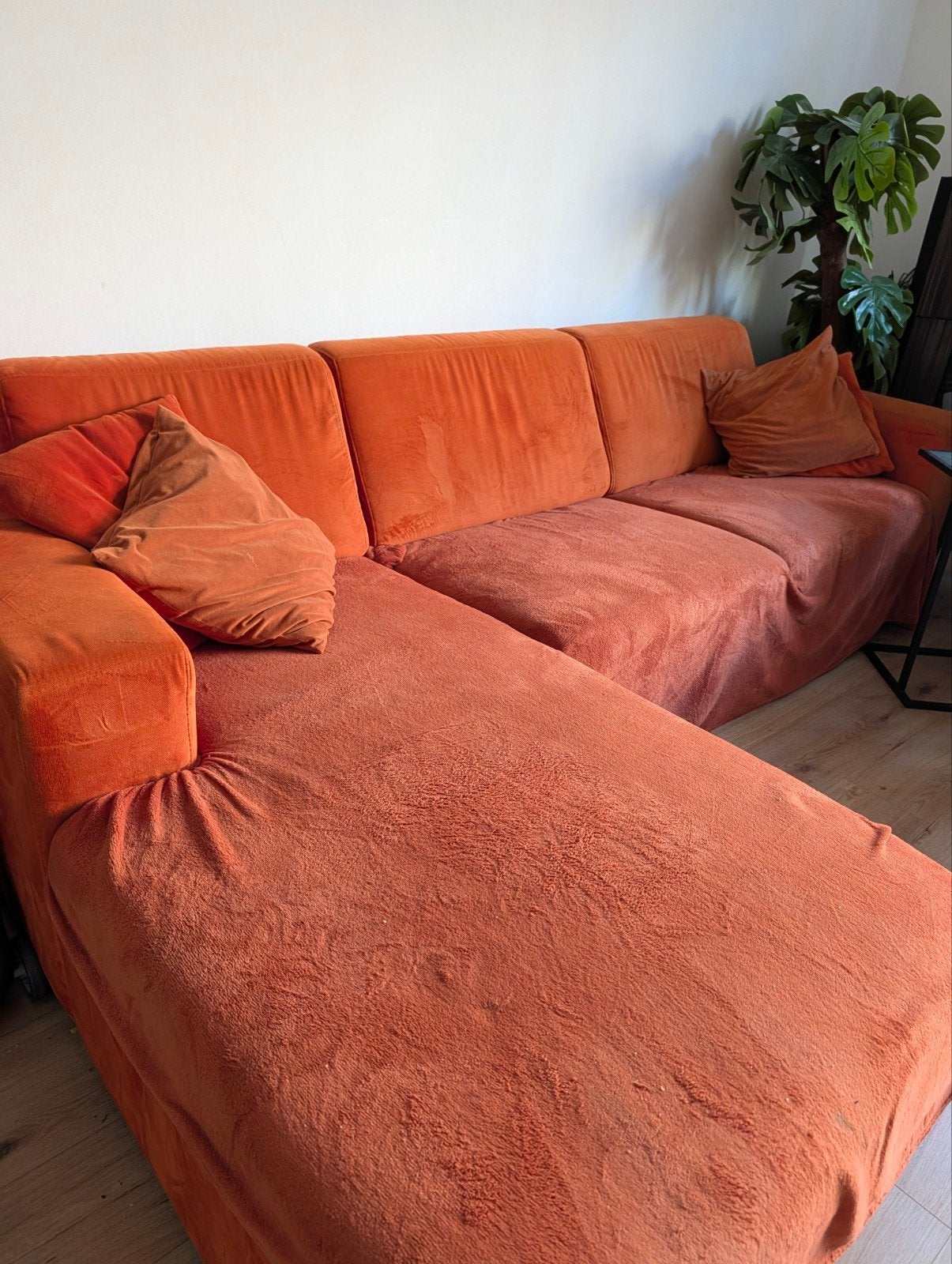 Comfortabele terracotta oranje hoekbank, Ophalen, 250 tot 300 cm, Gebruikt, 100 tot 125 cm
