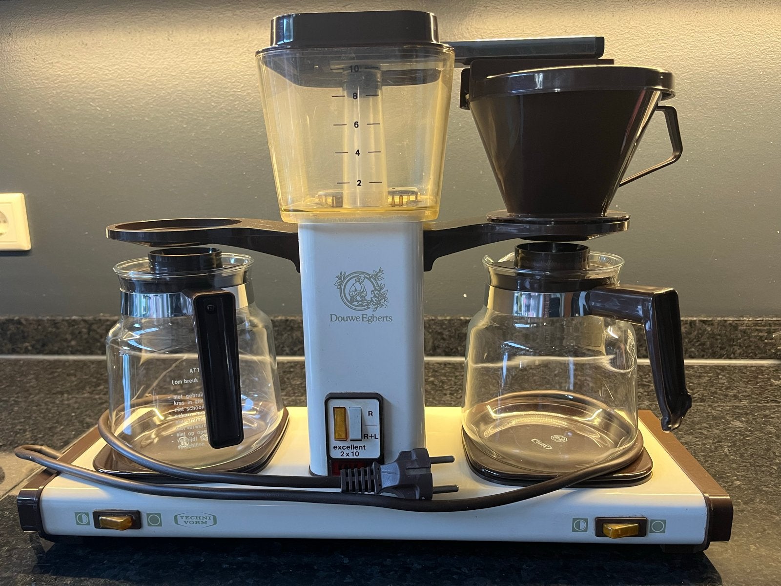 Douwe Egberts Koffiezetapparaat met 2 kannen, Witgoed en Apparatuur, Koffiezetapparaten, Gebruikt, 10 kopjes of meer, Koffiemachine