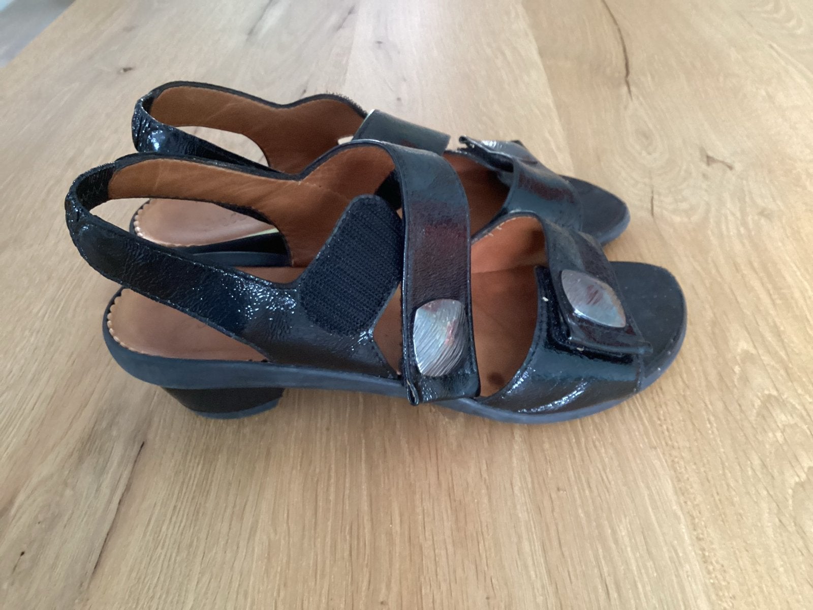 Vabeene Leren Lak Sandalen Maat 37 met Klittenband, Ophalen of Verzenden, Gedragen, Zwart, Sandalen of Muiltjes