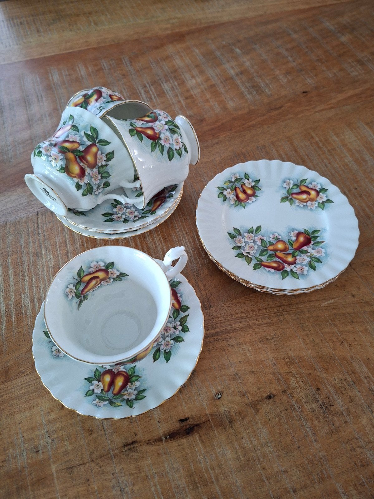 Richmond Bone China England, Verzamelen, Porselein, Kristal en Bestek, Ophalen, Zo goed als nieuw, Porselein, Kop en/of schotel