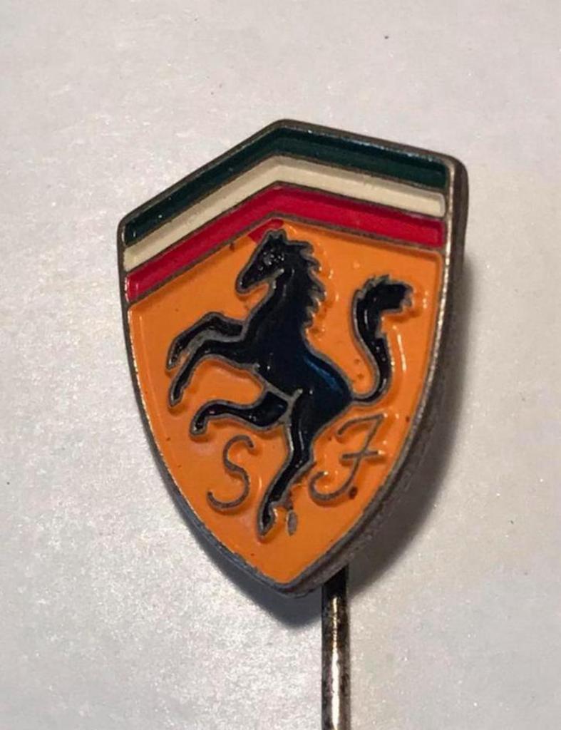 Ferrari spelden gezocht, Verzamelen, Speldjes, Pins en Buttons, Ophalen of Verzenden, Zo goed als nieuw, Transport