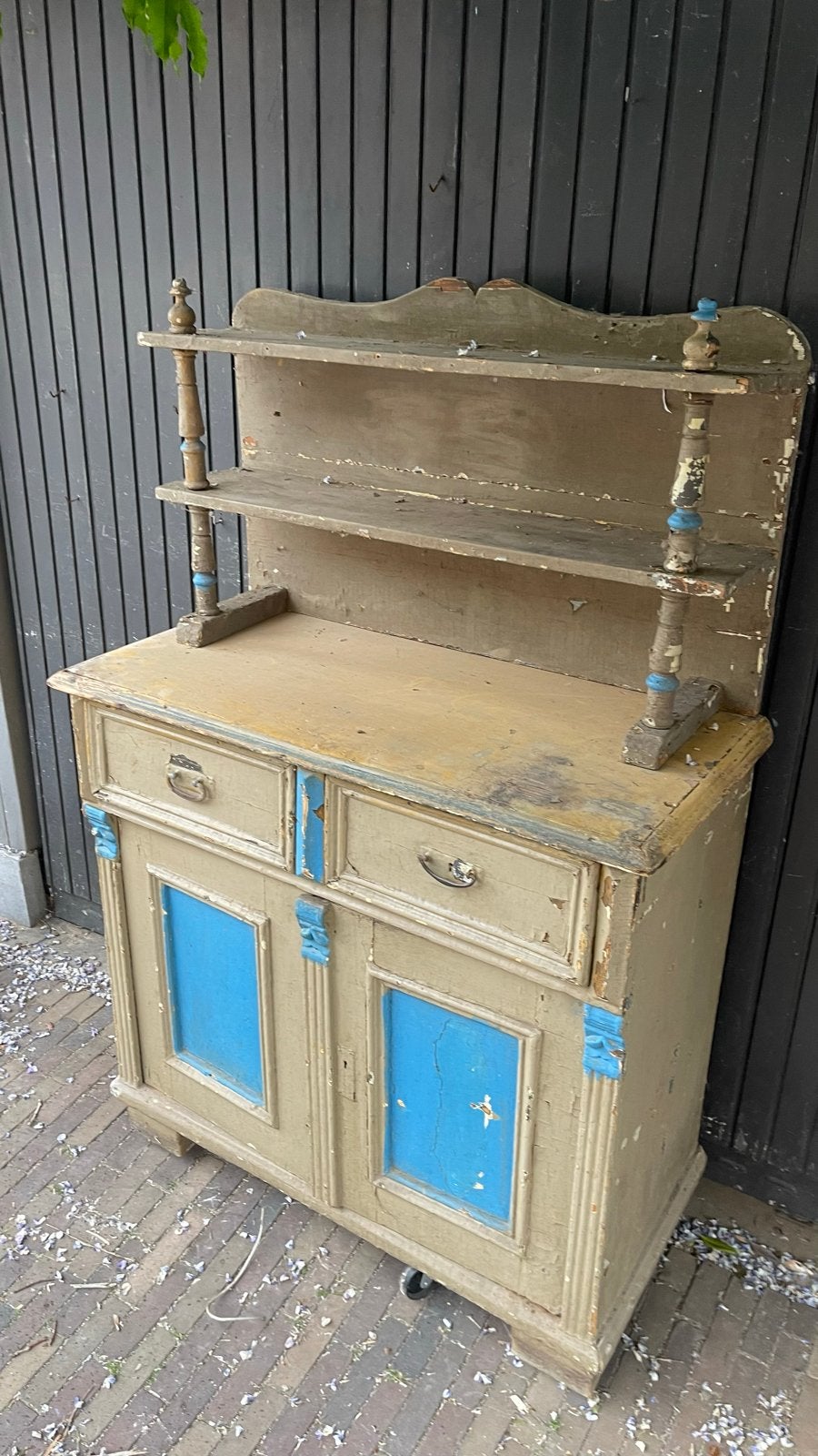 Foto 5 van BARNFIND: brocante kast/keukenkast/buffetkast/servieskast