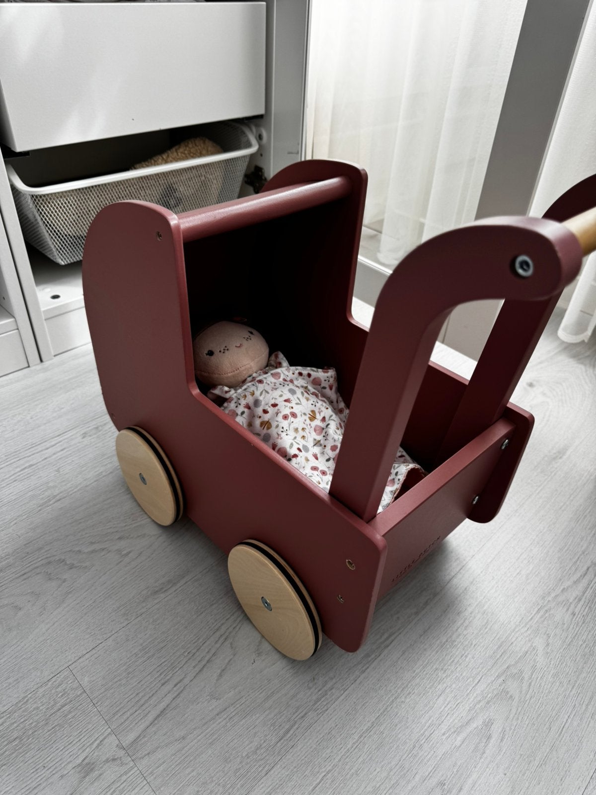 Little Dutch poppenwagen met pop, Kinderen en Baby's, Ophalen, Gebruikt, Rij- of Hobbelspeelgoed