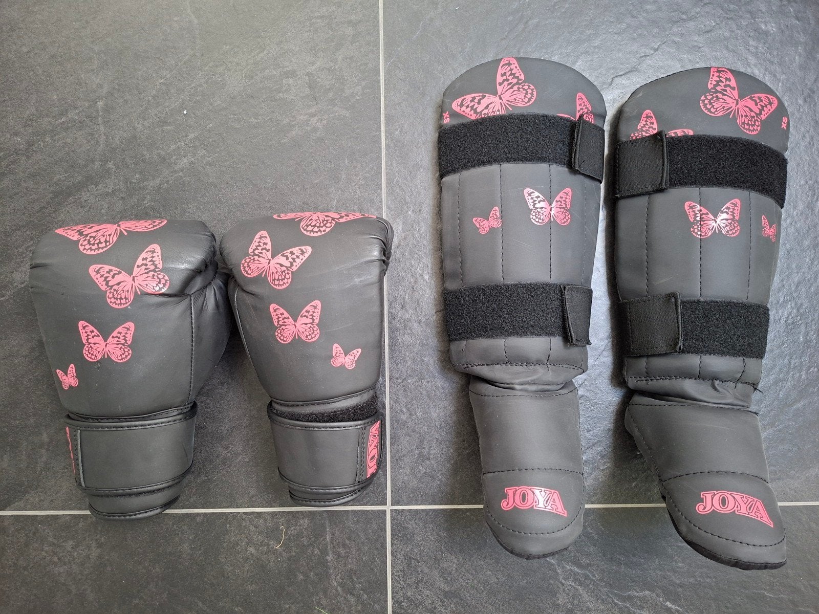 Joya Gear kickboks handschoenen 9 oz en scheenbeschermers XS, Ophalen of Verzenden, Zo goed als nieuw, Bokshandschoenen