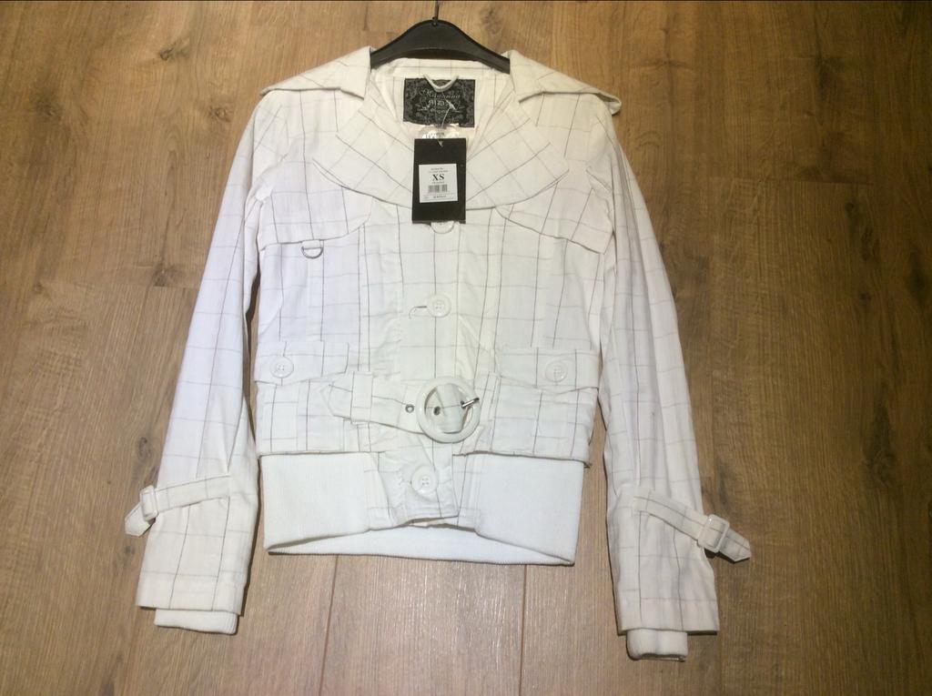 Witte geruite jas met riem - Maat XS, Ophalen of Verzenden, Nieuw, Maat 34 (XS) of kleiner, Wit