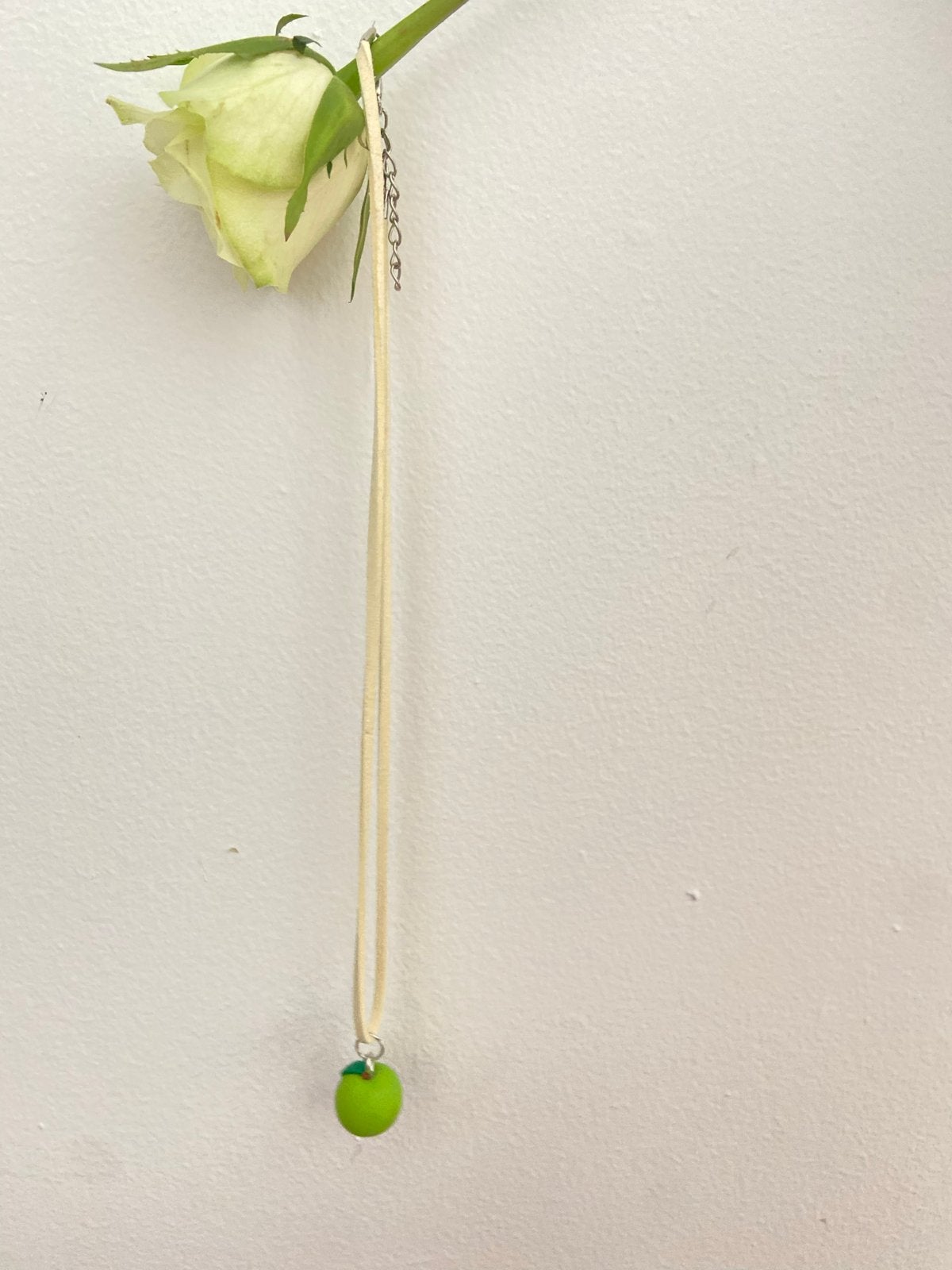 Leuke ketting met groene appel hanger, Nieuw, Ophalen of Verzenden, Groen, Overige materialen