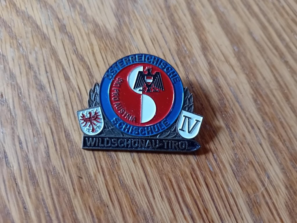 Badge  Oostenrijkse Skischool Wildschönau-Tirol 4,5x4cm, Verzamelen, Speldjes, Pins en Buttons, Ophalen of Verzenden, Gebruikt