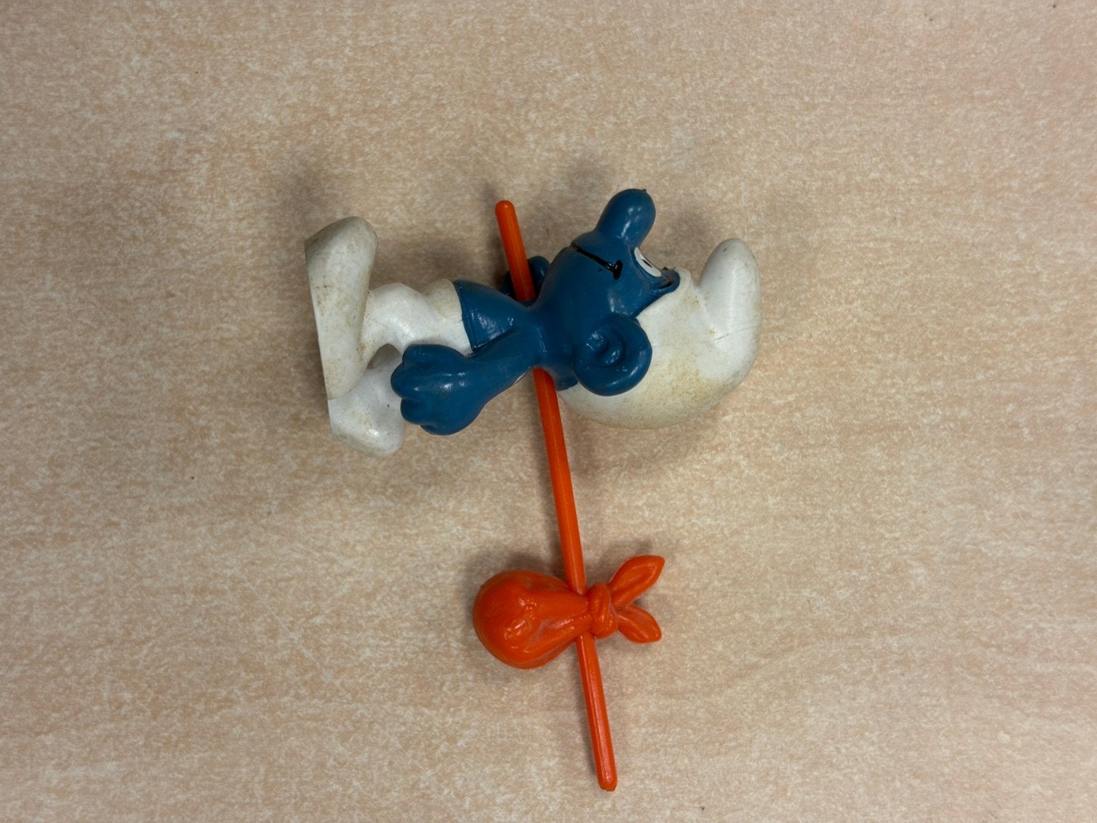 Smurf met wandelstok en knapzak -lange stok, Ophalen of Verzenden, Gebruikt, Overige Smurfen, Poppetje, Figuurtje of Knuffel