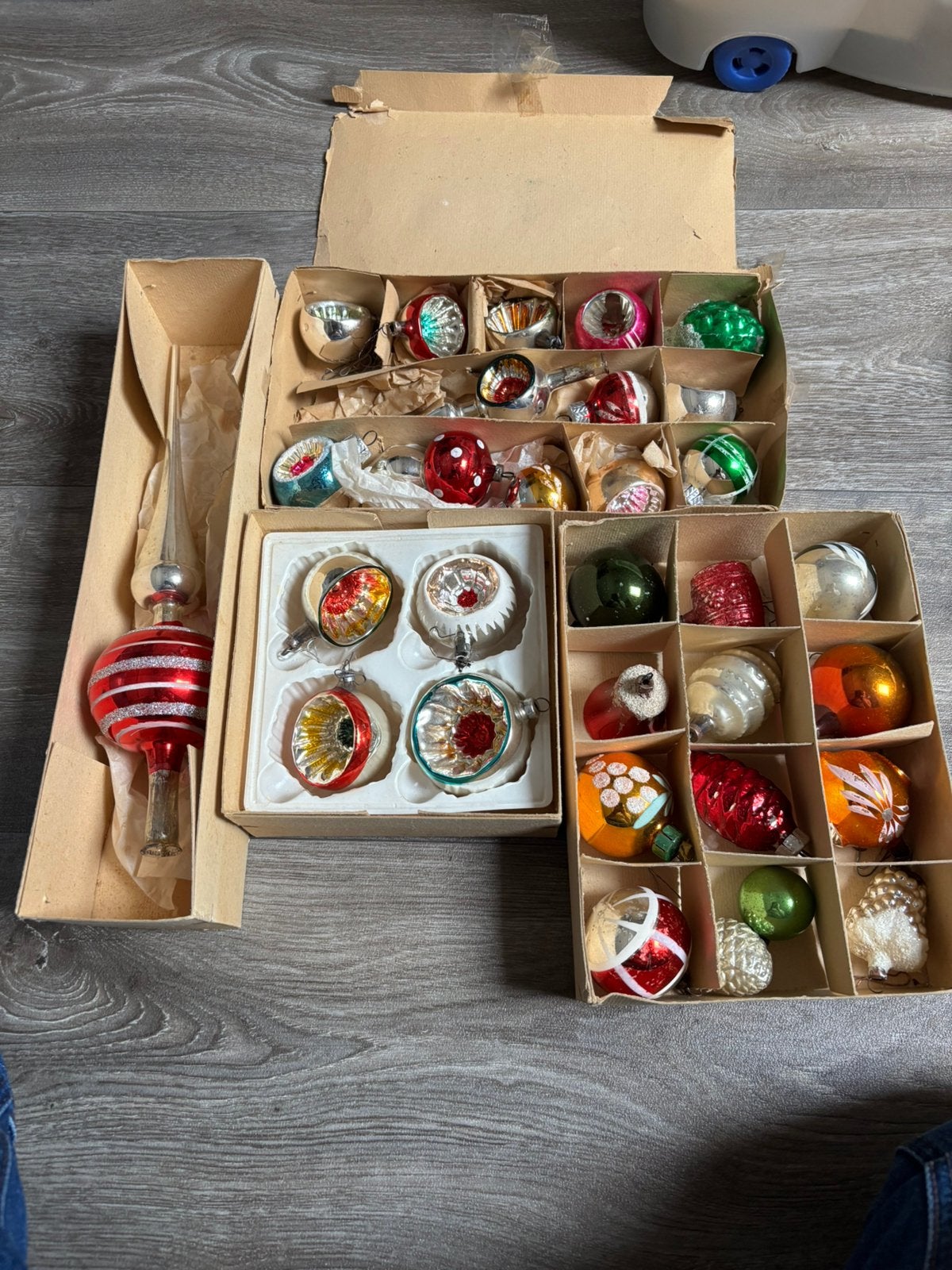Antike kerst ballen 2 plastik bakken vol, Ophalen, Gebruikt