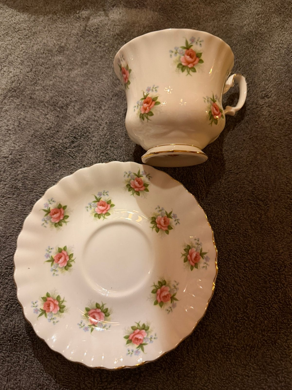 Nieuw 2X Royal Albert En Meer, Nieuw, Ophalen of Verzenden, Overige stijlen, Kop(pen) en/of Schotel(s)