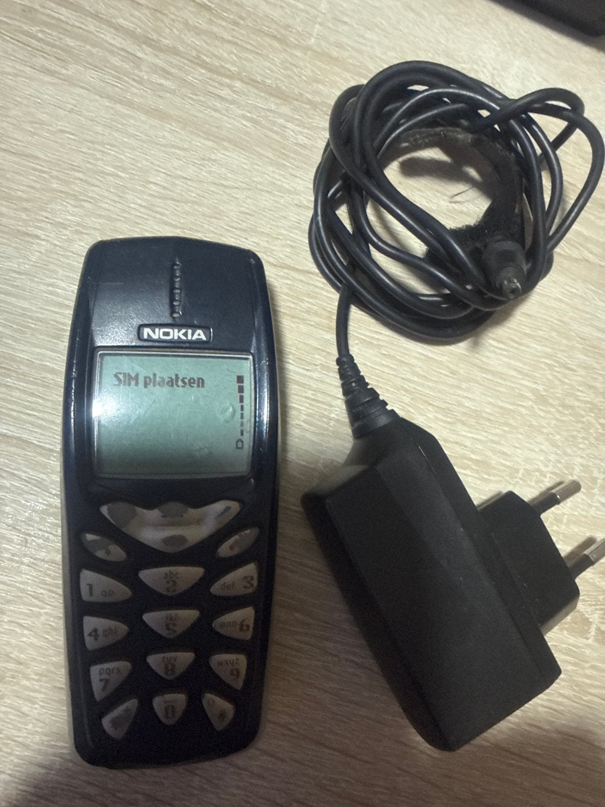 Nokia 3510i met oplader - Klassieke mobiele telefoon, Gebruikt, Geen camera, Zwart, Fysiek toetsenbord