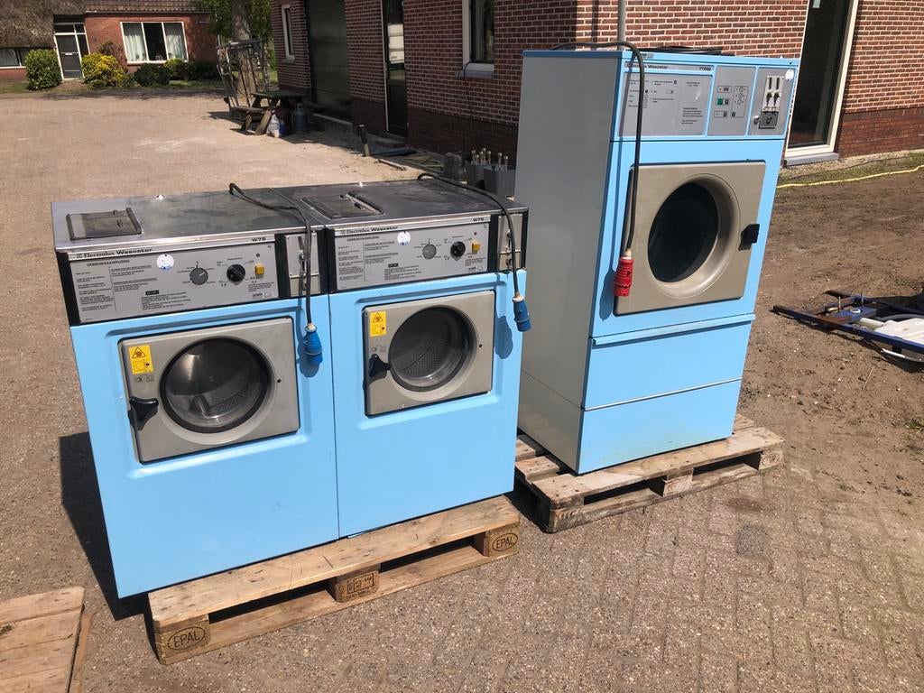 2 wasmachines en 1 droger voorzien van muntautomaat, Witgoed en Apparatuur, Wasmachines, Ophalen, Zo goed als nieuw, 1200 tot 1600 toeren