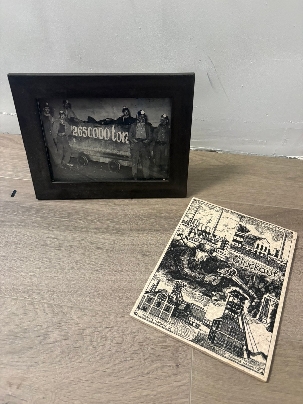 Oude mijnbouwfoto + vintage mijnbouwplaat – decoratie, Ophalen of Verzenden, Foto, Fotografie, Achter glas