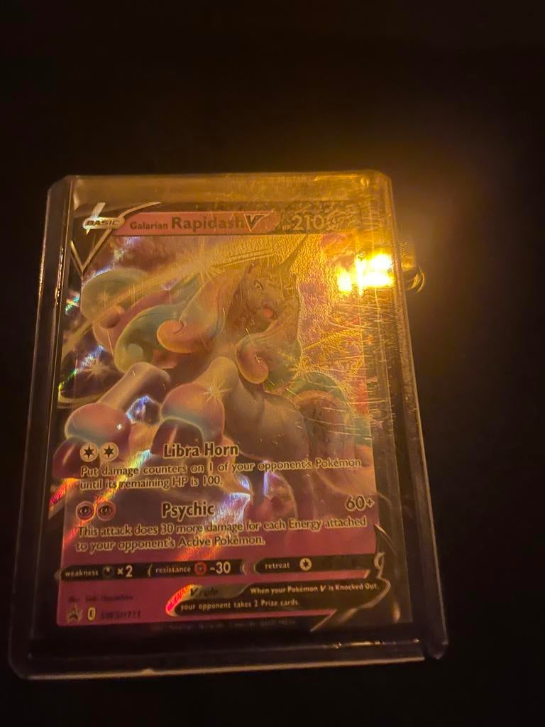 Pokémon Galarian Rapidash V kaart, Ophalen of Verzenden, Gebruikt, Losse kaart, Foil