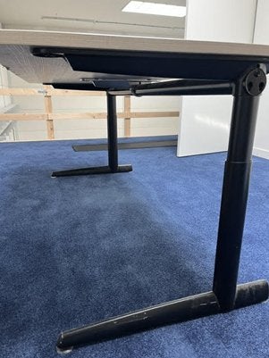 Kantoorbureau hoogte verstelbaar lichtgrijs blad 2 stuks, Huis en Inrichting, Bureaus, Ophalen, Gebruikt, 180 cm, Overige merken