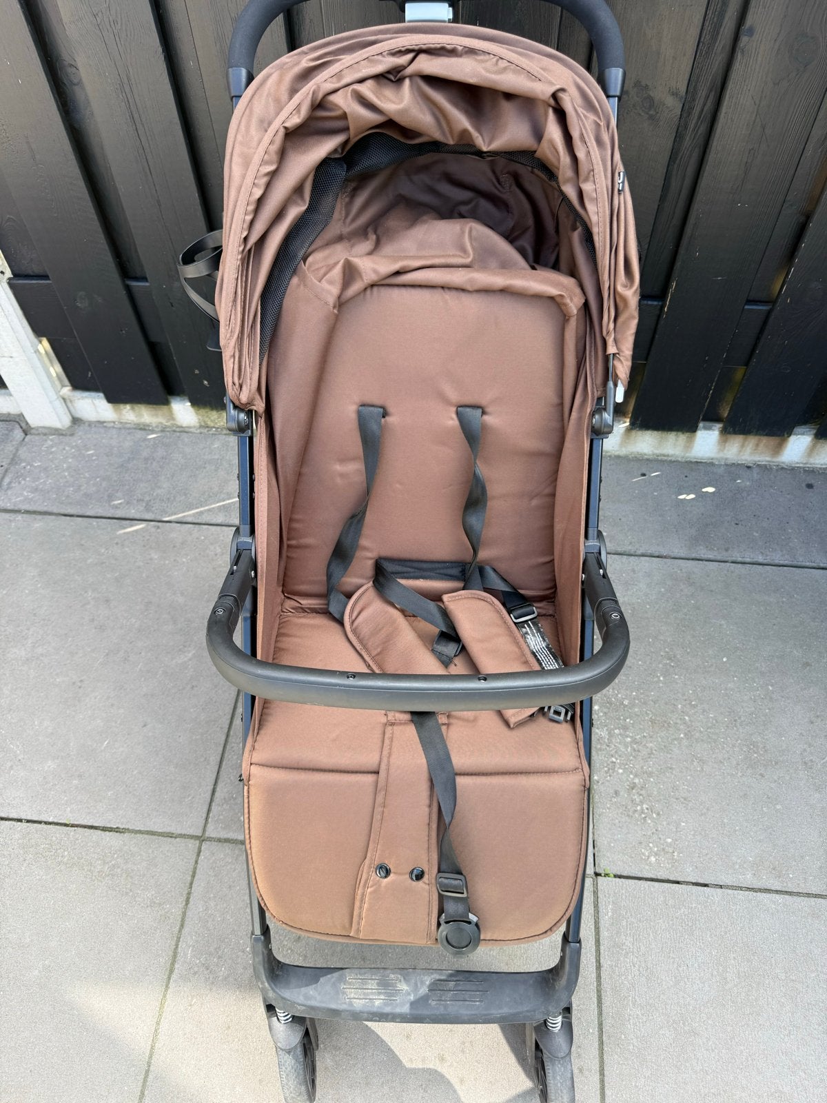 Compacte en lichtgewicht kinderwagen - Bruin, Ophalen, Zo goed als nieuw, Kinderwagen, Overige merken