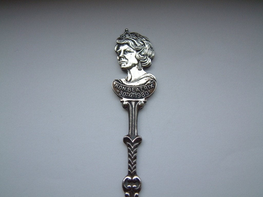 Mooi lepeltje Beatrix 30-4-1980, Ophalen of Verzenden, Zo goed als nieuw, Nederland, Speld(je) of Lepel(tje)