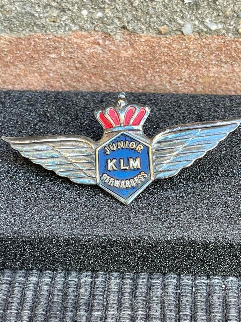 KLM junior stewardess (6cm.), Verzamelen, Speldjes, Pins en Buttons, Ophalen of Verzenden, Zo goed als nieuw, Overige onderwerpen