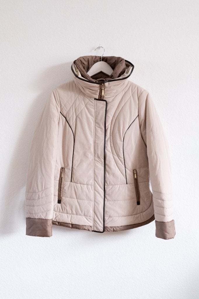 Korte Winterjas van Concept K Maat 38, Maat 38/40 (M), Beige, Ophalen of Verzenden, Zo goed als nieuw