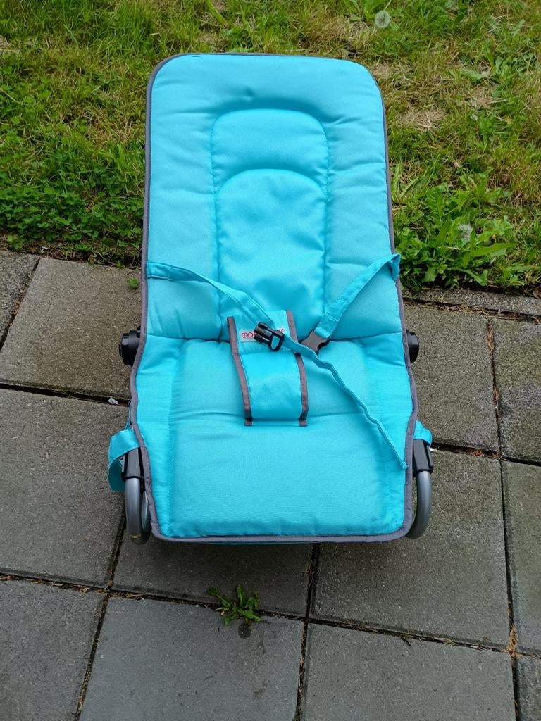 Blauwe kinderstoel met gordel, Ophalen