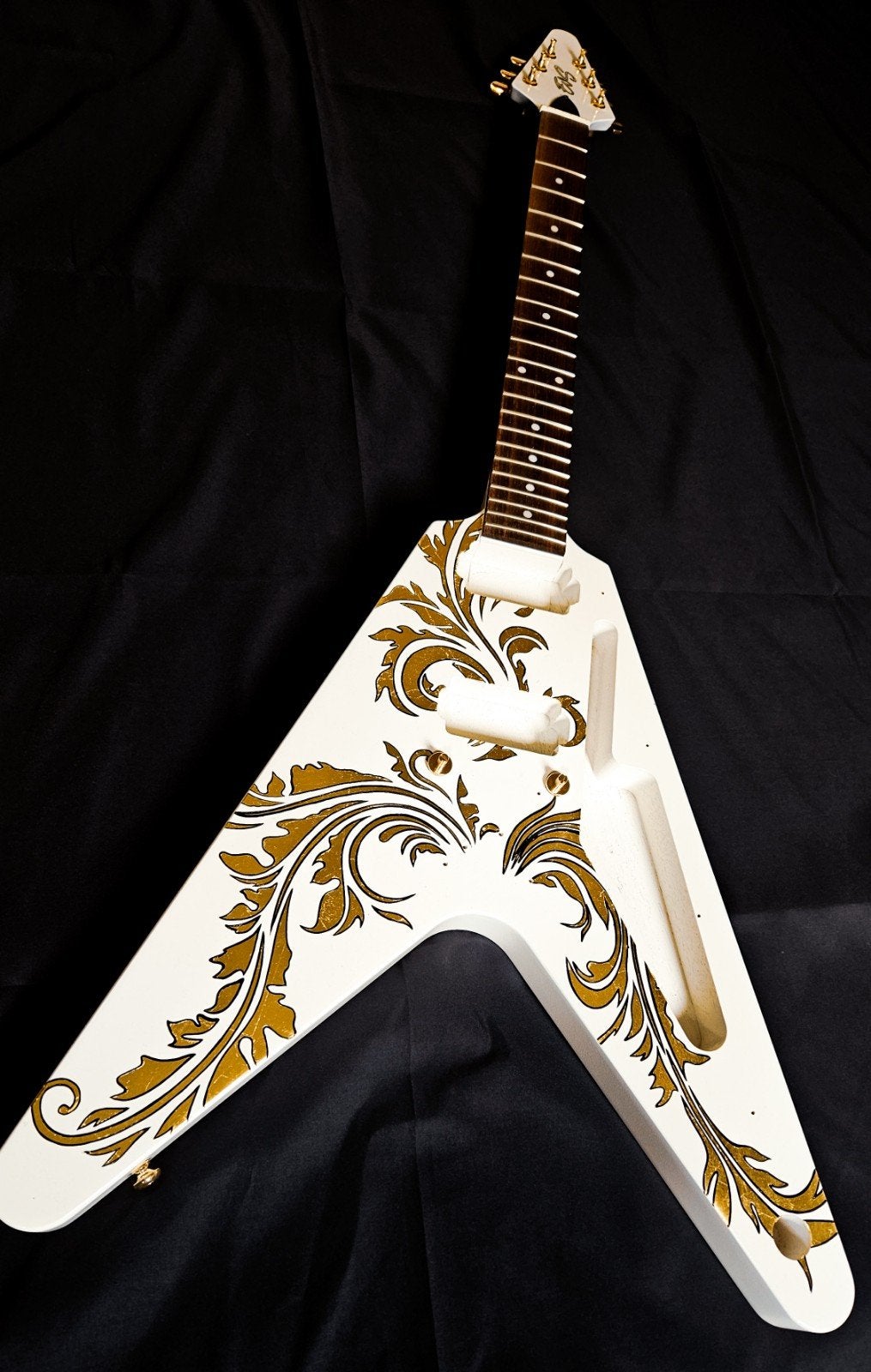 Flying V Custom Build (24 karaats goud), Muziek en Instrumenten, Snaarinstrumenten | Gitaren | Elektrisch, Ophalen, Solid body