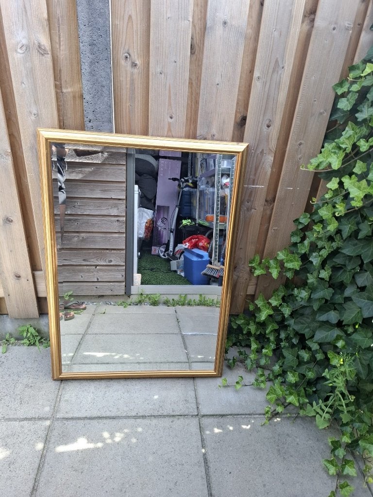 Mooie klassieke spiegel met een gouden lijst, Huis en Inrichting, Woonaccessoires | Spiegels, Ophalen, 100 tot 150 cm, Zo goed als nieuw