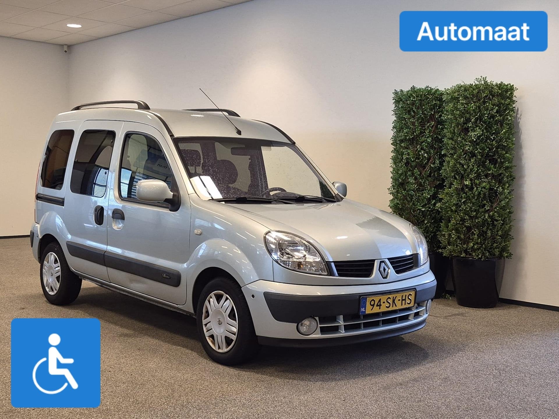 Renault Kangoo Rolstoelauto Automaat 4+1 (airco), Auto's, 12 maanden, Gebruikt, 4 stoelen, 49 €/maand