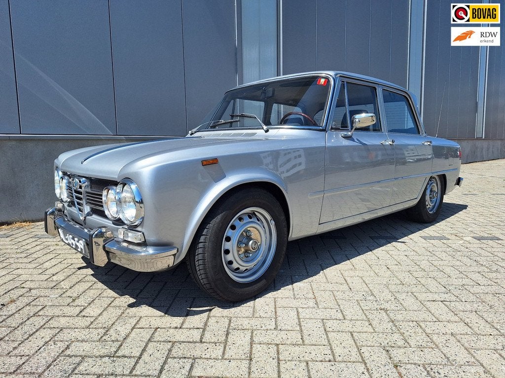 Alfa Romeo Giulia 2000 op LPG, Auto's, Alfa Romeo, Gebruikt, Zwart, Bedrijf, Handgeschakeld