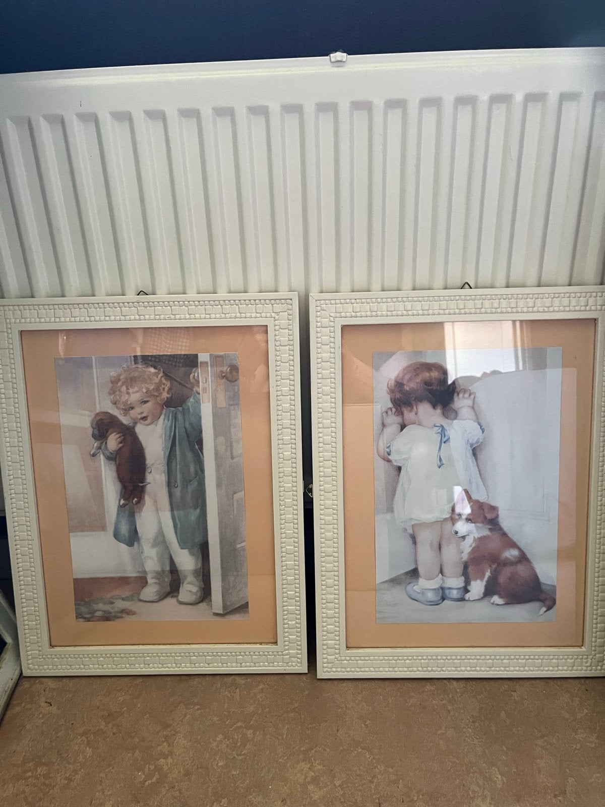 Set van 2 ingelijste prints: Kinderen met puppy's, Ophalen, Gebruikt, Print, Minder dan 50 cm
