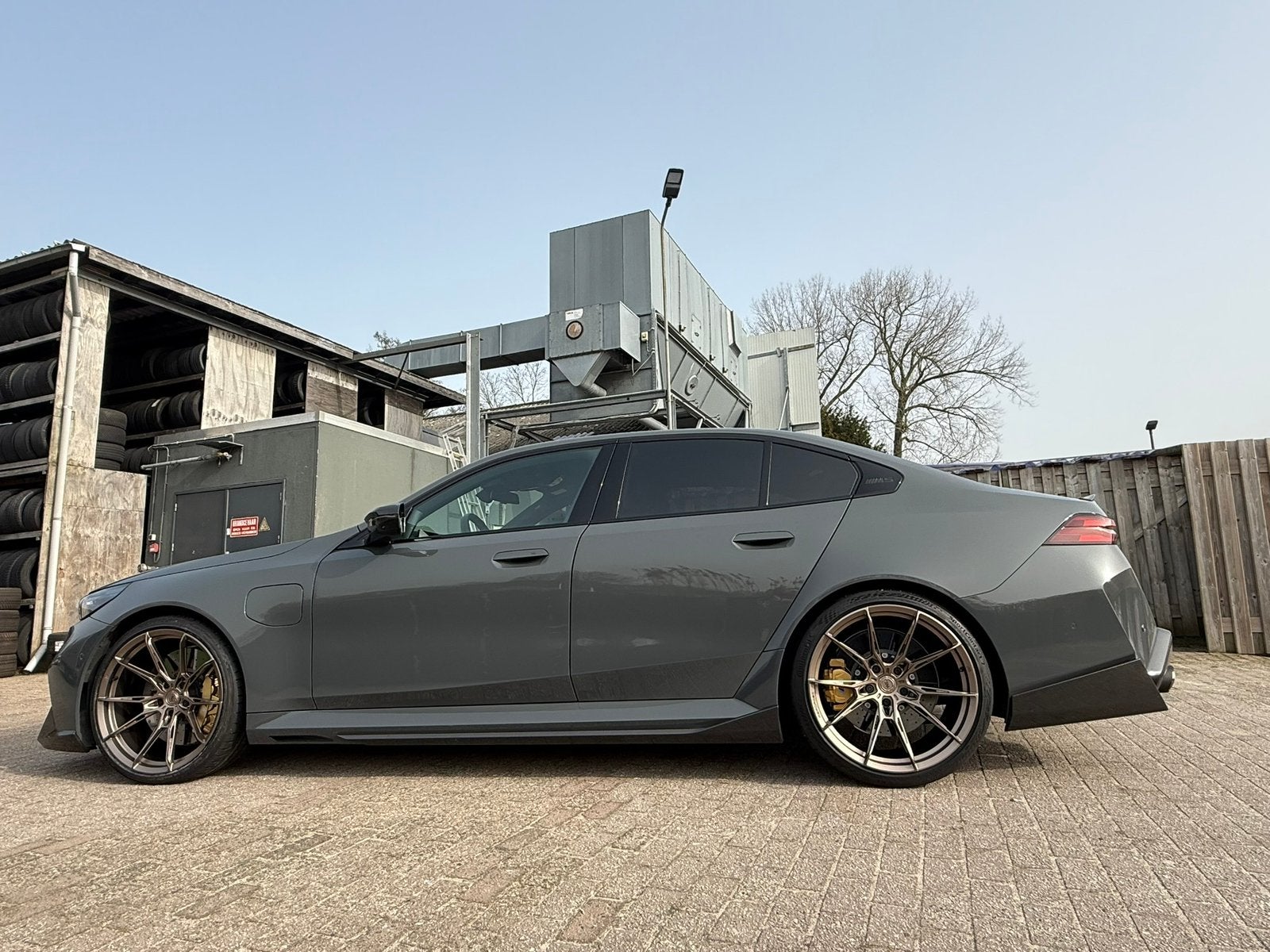 BMW M5 G90 / G99 M Performance Dry Carbon Side Skirts, Auto diversen, Ophalen of Verzenden