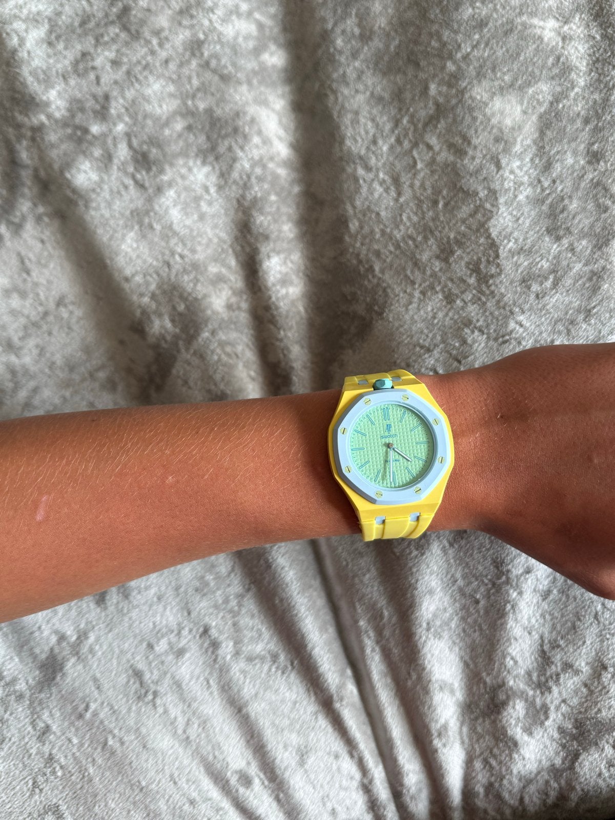 Gloednieuwe AP Swatch horloge met extra bandje, Ophalen of Verzenden