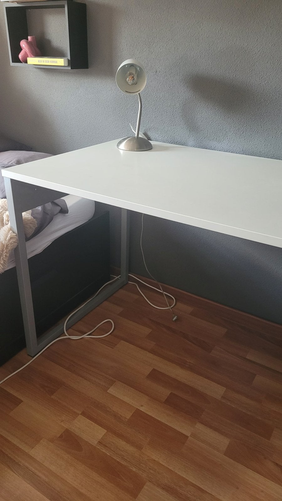 Bureau wit blad met metalen onderstel - 120x70x76 cm, Huis en Inrichting, Bureaus, Ophalen, Zo goed als nieuw, Wit, Metaal