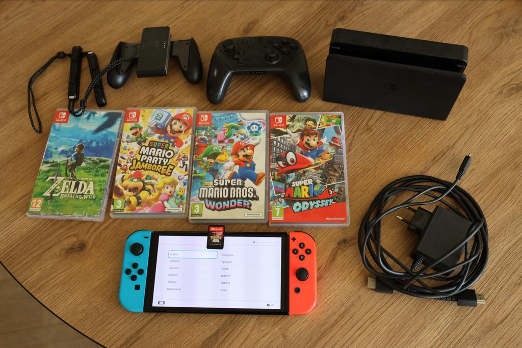 Nintendo Switch OLED V2 met 5 games en pro controller, Spelcomputers en Games, Overige genres, Eén computer, Ophalen of Verzenden