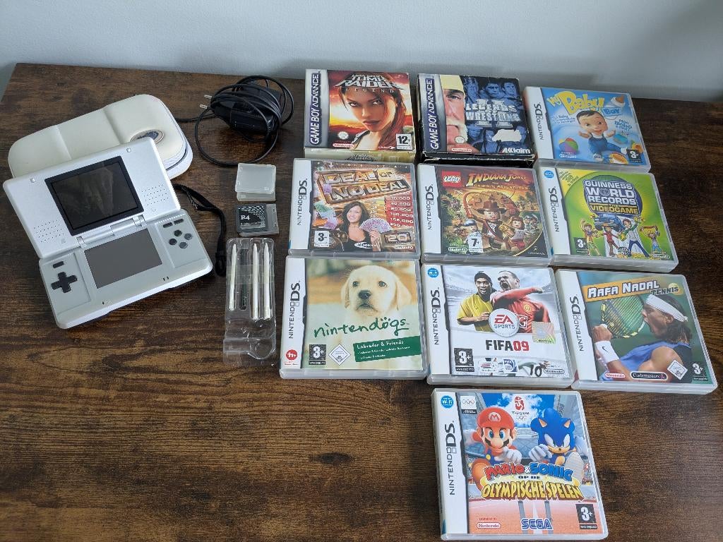 Nintendo DS (model NTR-001) zilver met 10 games, Gebruikt, DS Original of Phat, Ophalen of Verzenden, Met beschermhoes of tas