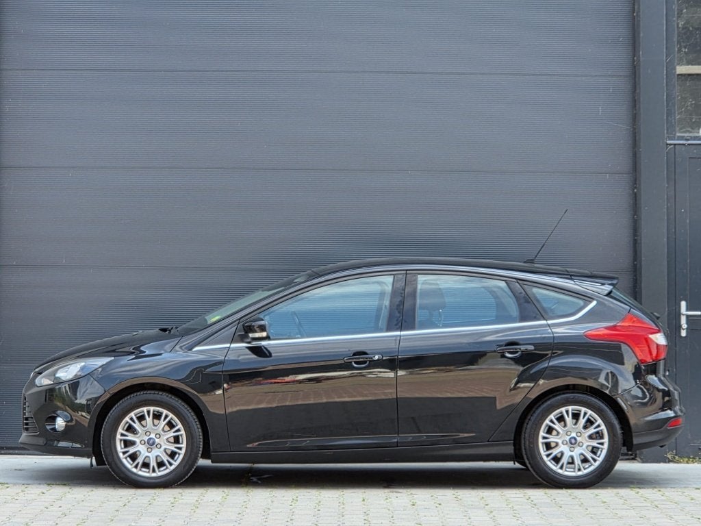Ford Focus 1.6 TI-VCT Titanium bomvol optie's apk 03'2027!, Gebruikt, 4 cilinders, 635 kg, Zwart