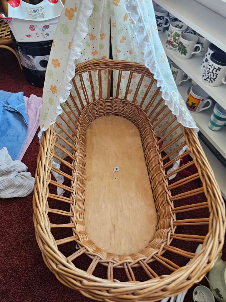 Rotan poppen wiegje, Ophalen of Verzenden, Babypop