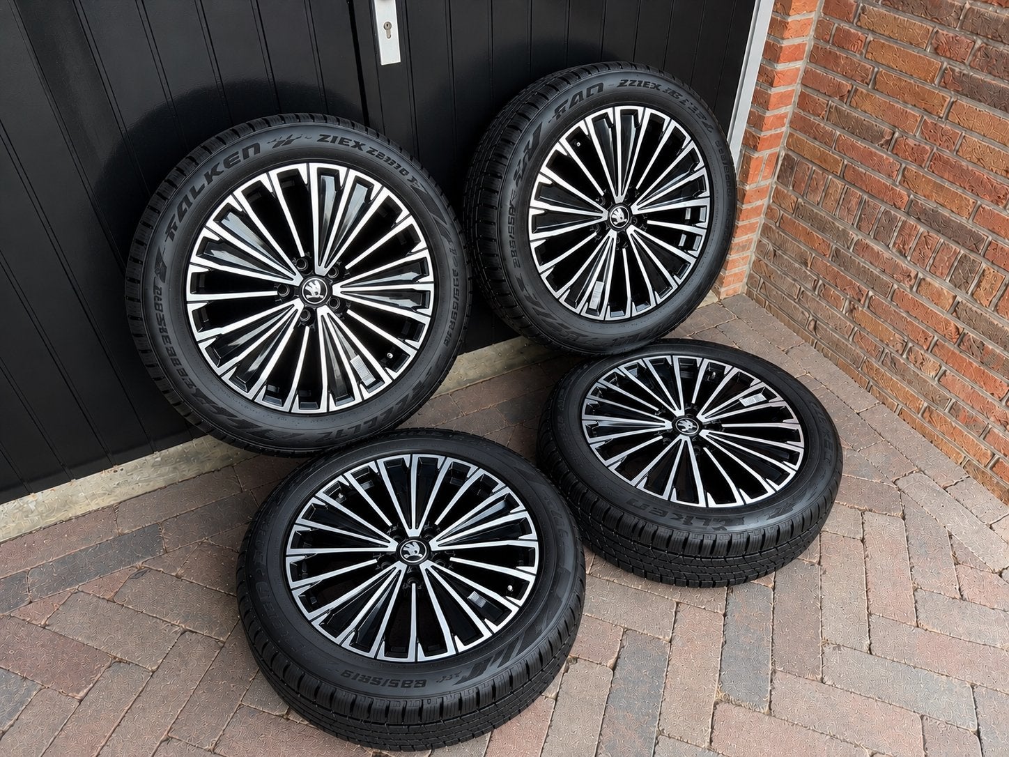 Originele VW Tiguan / Kodiaq Napoli Velgen ZGAN Winterbanden, Auto-onderdelen, Ophalen, 18 inch, Gebruikt, Banden en Velgen