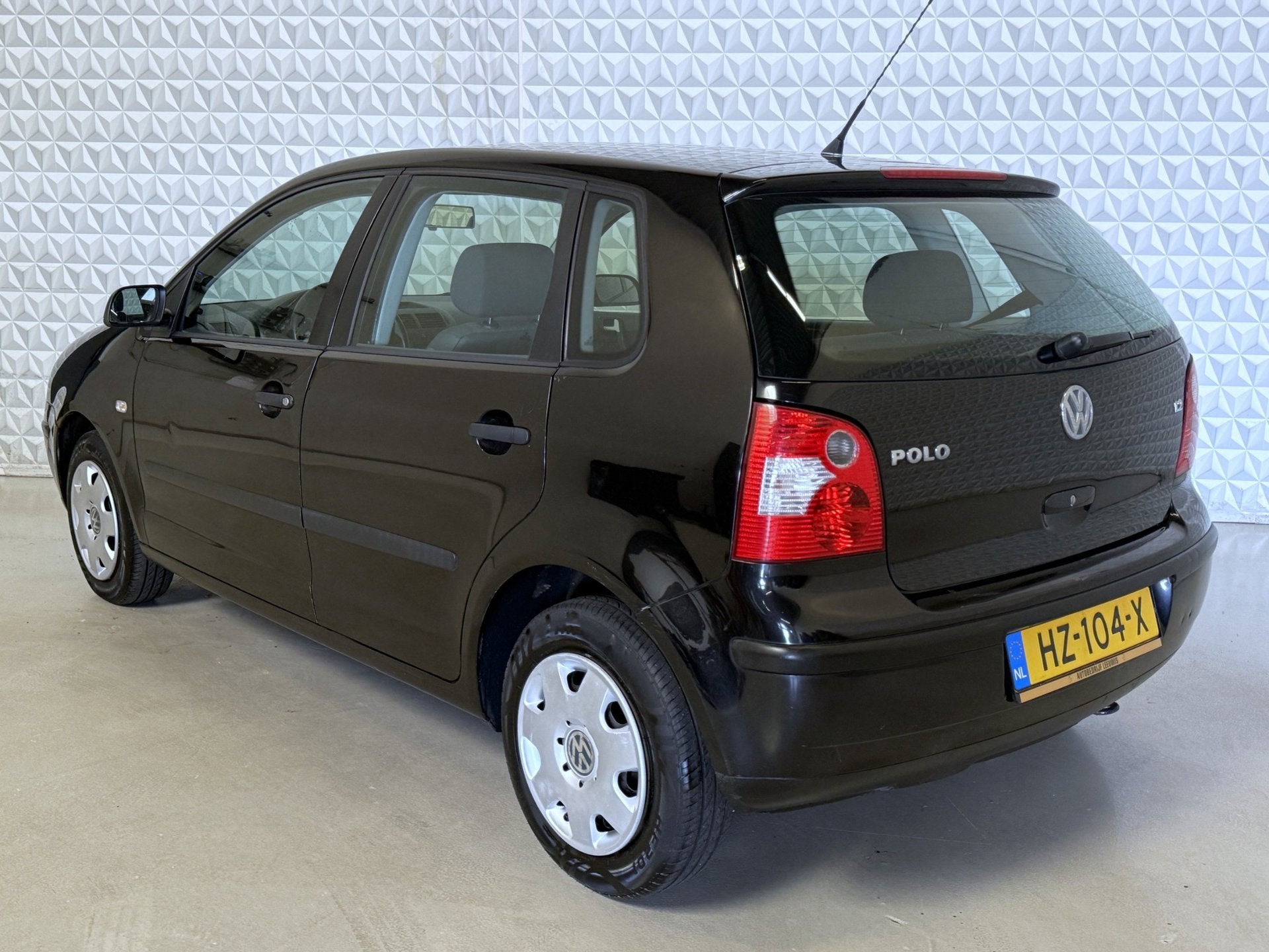 Volkswagen Polo 1.2-12V 5drs met Airco én APK tot 04-2027!, 1198 cc, Zwart, Bedrijf, Handgeschakeld